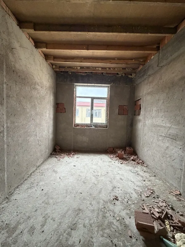 Satılır 4 otaqlı mənzil 110 m²