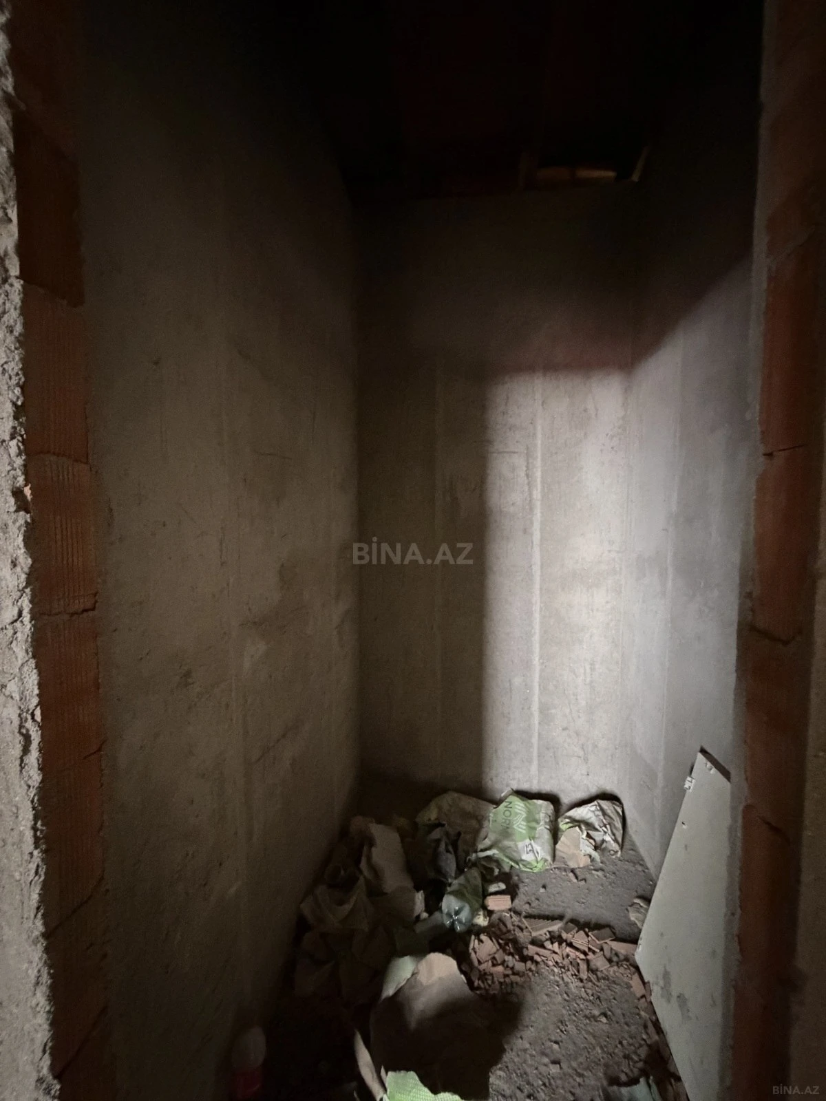 Satılır 4 otaqlı mənzil 110 m²