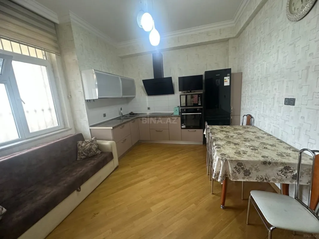 Kirayə verilir 2 otaqlı mənzil 106 m²