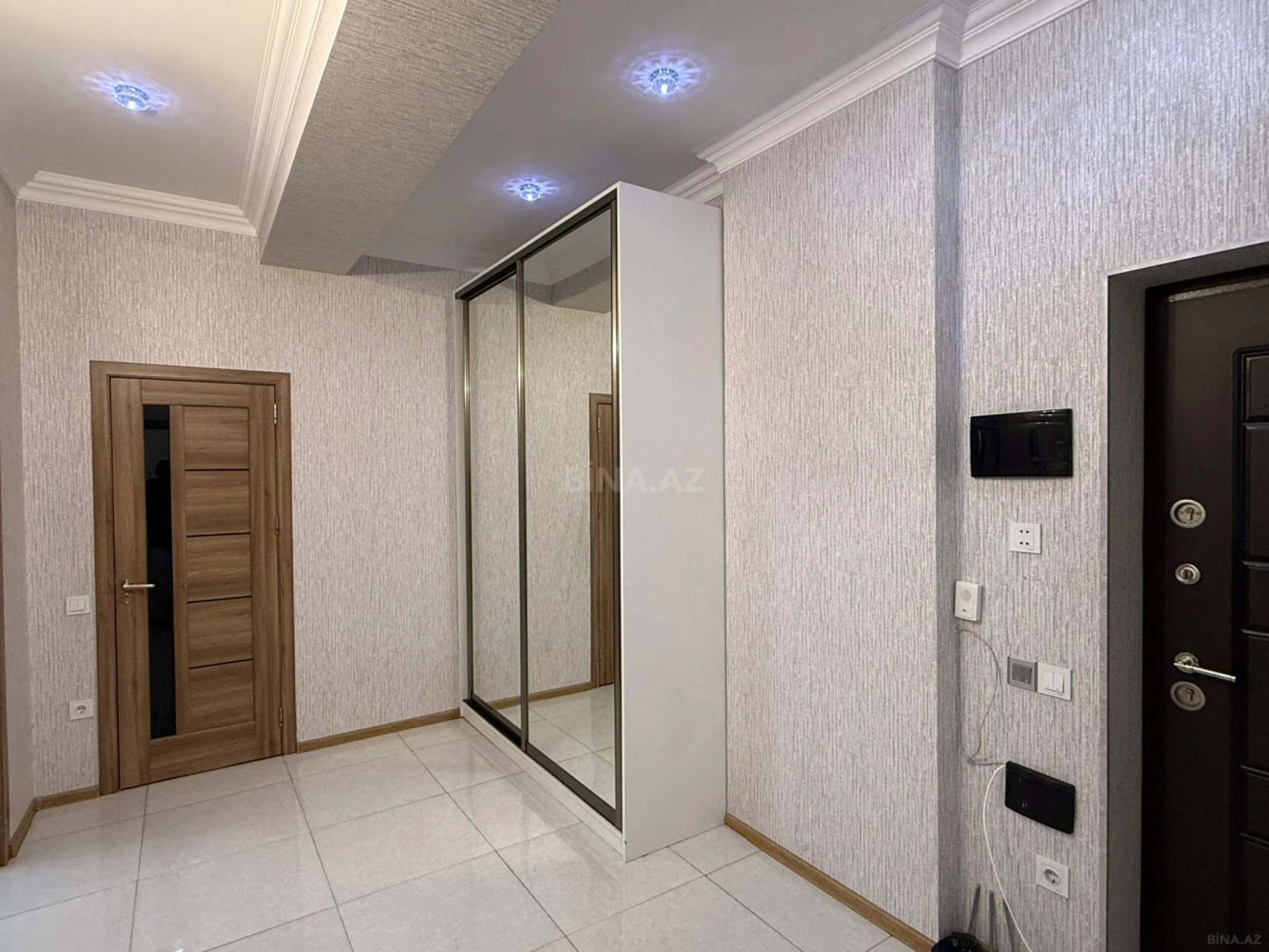 Kirayə verilir 2 otaqlı mənzil 82 m²