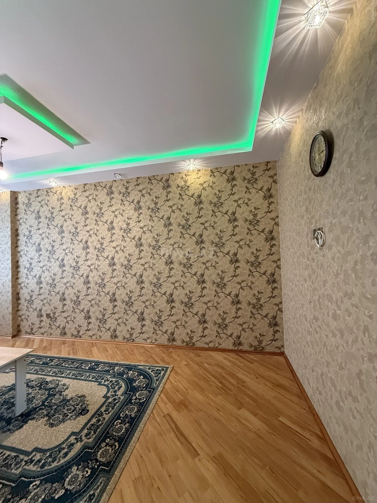 Kirayə verilir 2 otaqlı mənzil 85 m²