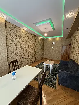 Kirayə verilir 2 otaqlı mənzil 85 m²