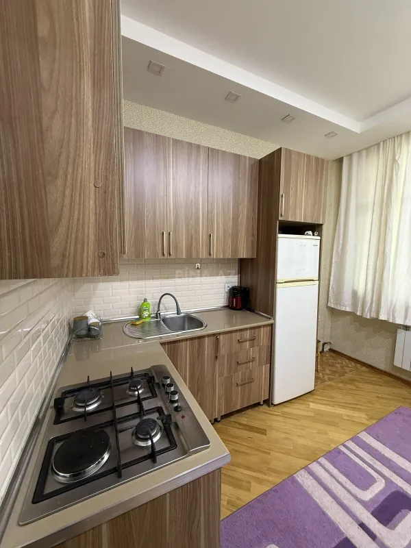 Kirayə verilir 2 otaqlı mənzil 85 m²