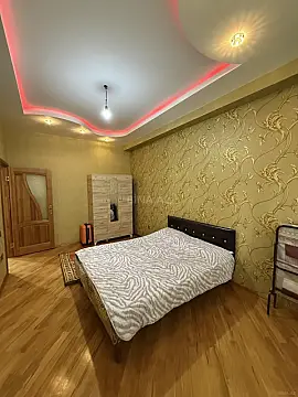 Kirayə verilir 2 otaqlı mənzil 85 m²