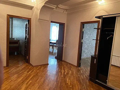 Kirayə verilir 2 otaqlı mənzil 110 m²