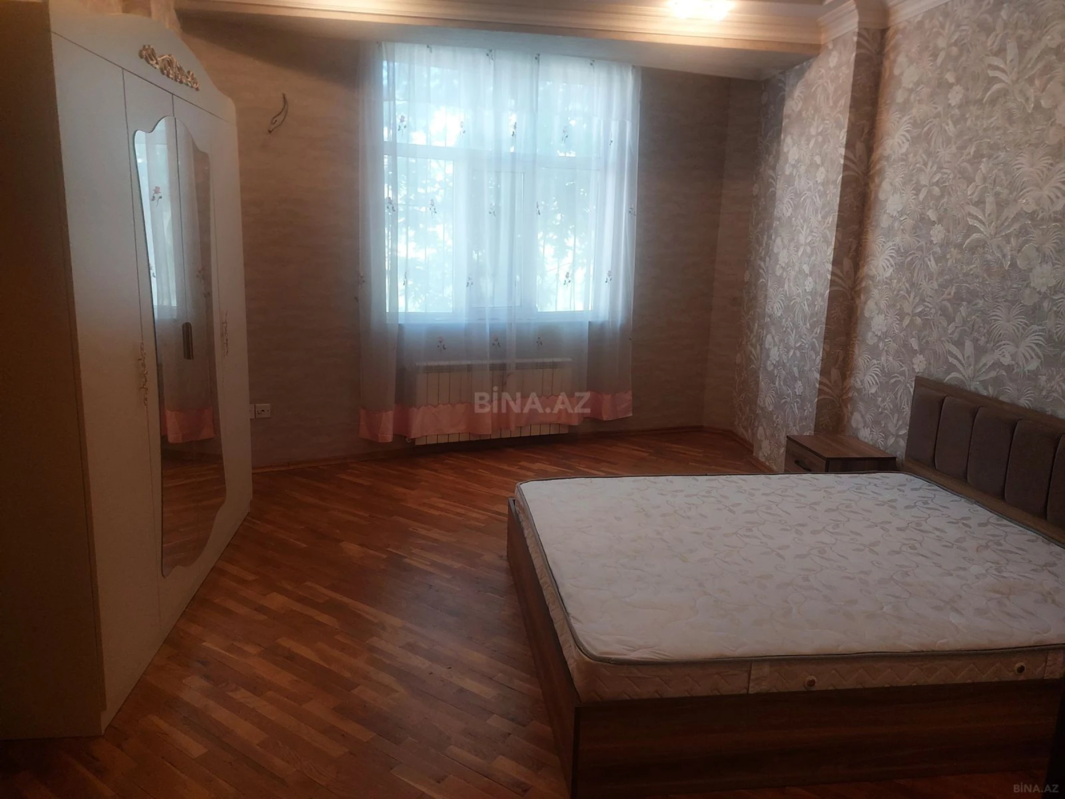 Kirayə verilir 2 otaqlı mənzil 110 m²