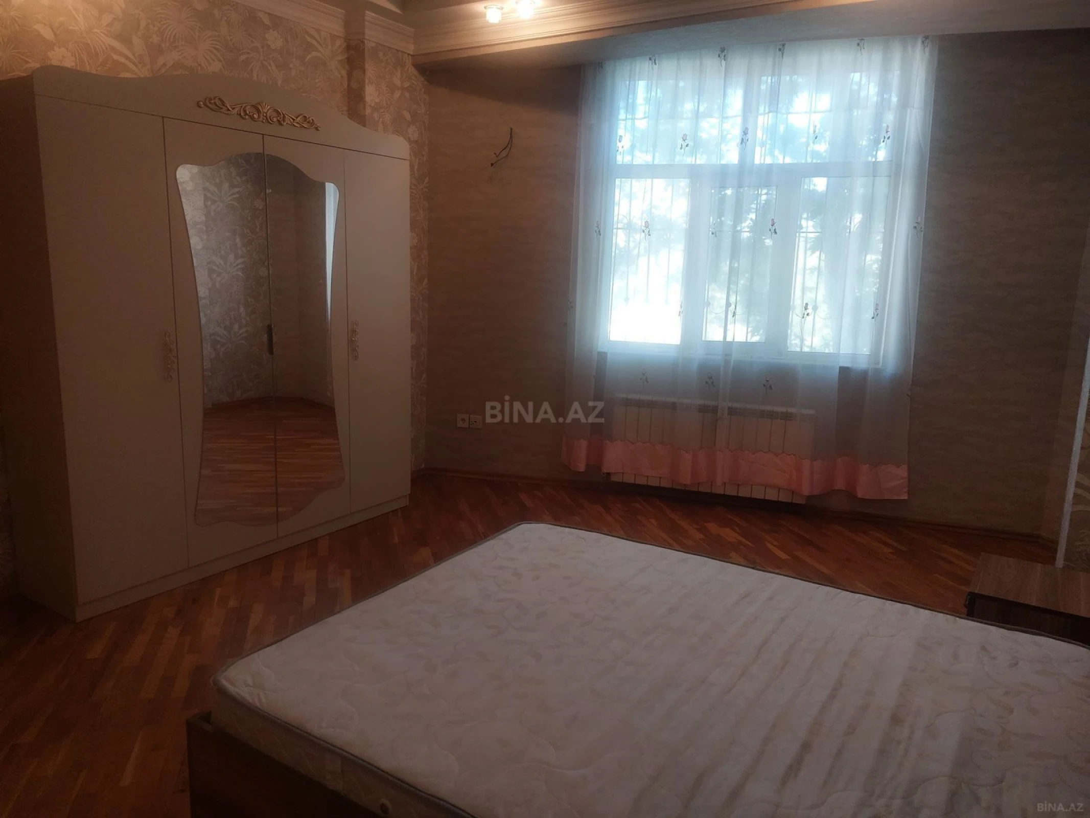 Kirayə verilir 2 otaqlı mənzil 110 m²