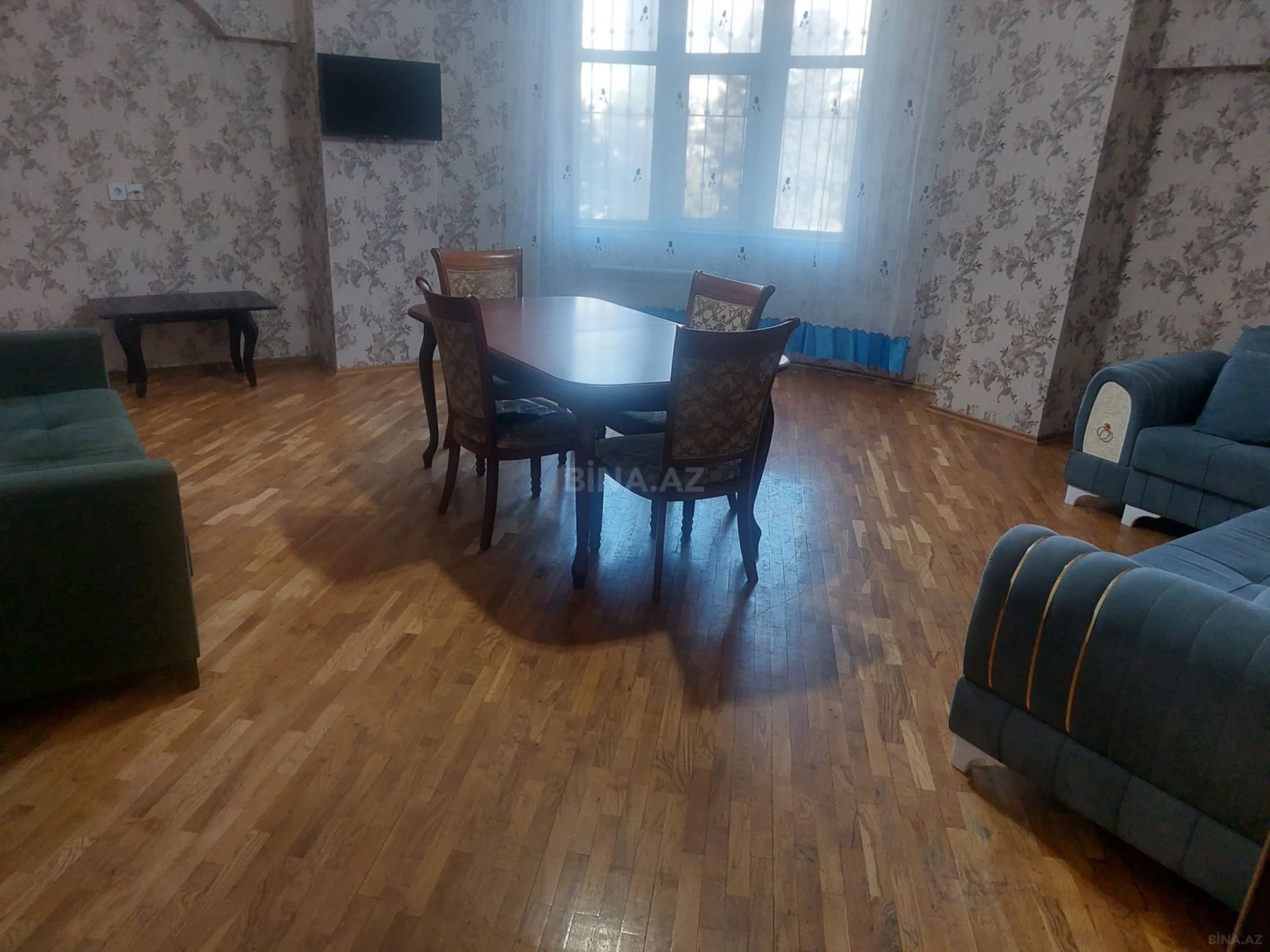 Kirayə verilir 2 otaqlı mənzil 110 m²