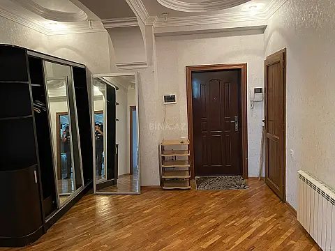 Kirayə verilir 2 otaqlı mənzil 110 m²