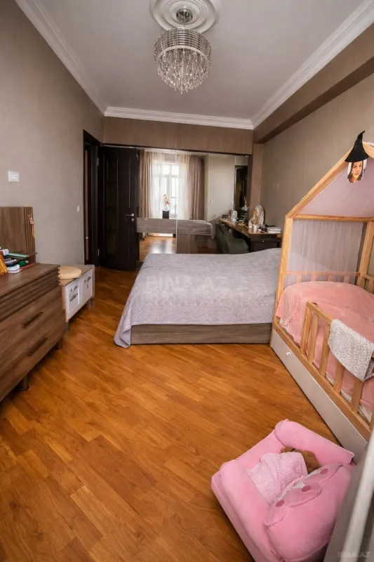 Satılır 3 otaqlı mənzil 122 m²