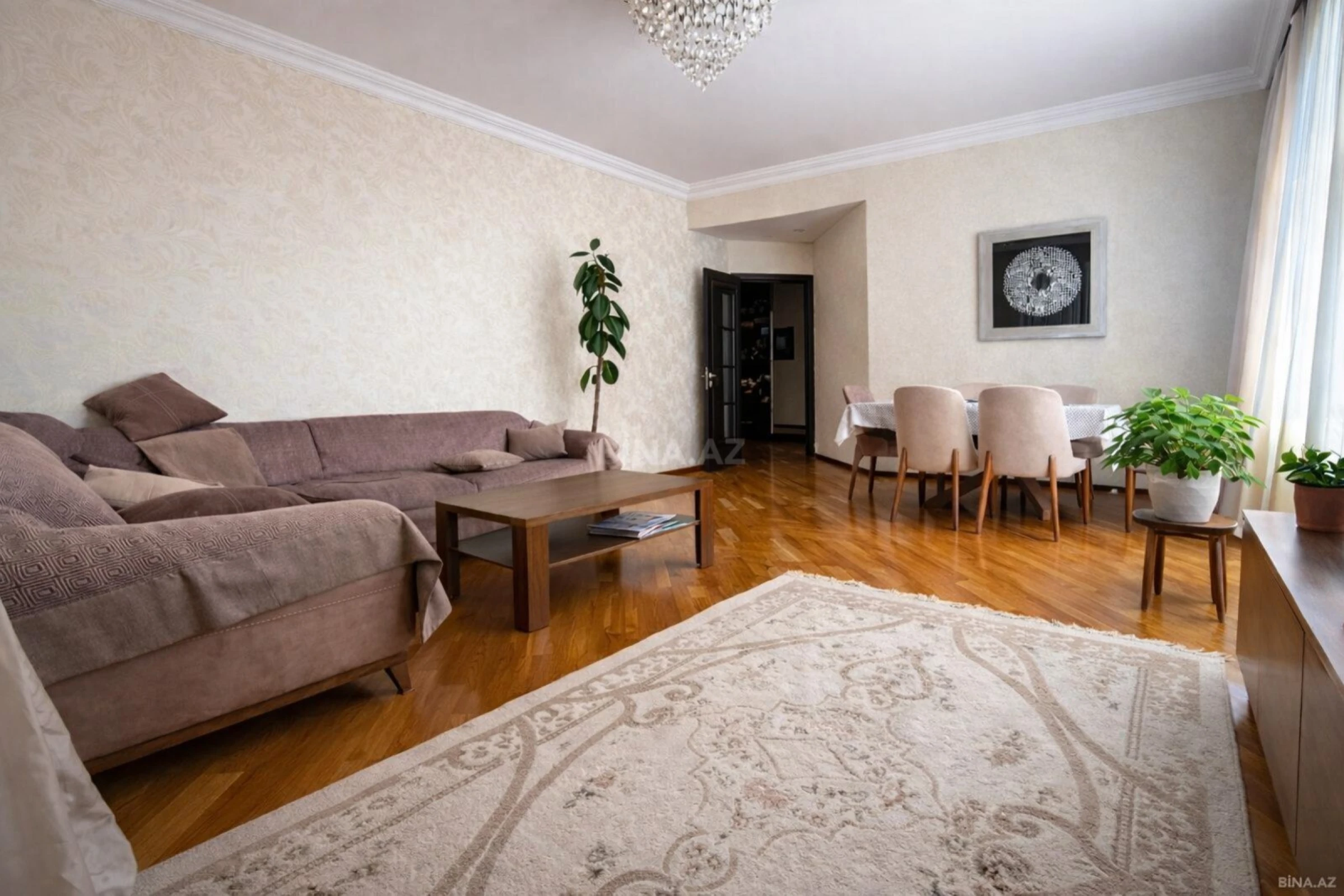 Satılır 3 otaqlı mənzil 122 m²