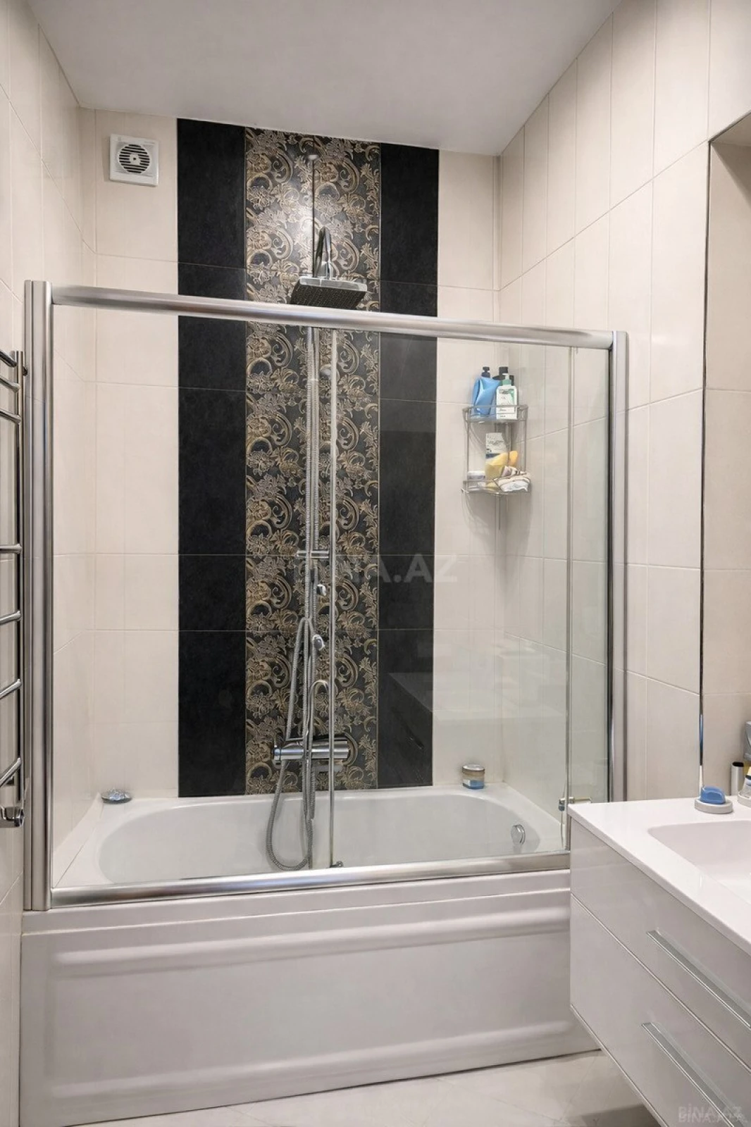 Satılır 3 otaqlı mənzil 122 m²