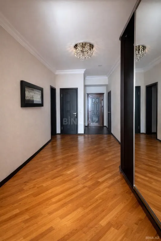 Satılır 3 otaqlı mənzil 122 m²