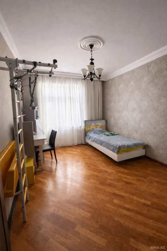 Satılır 3 otaqlı mənzil 122 m²