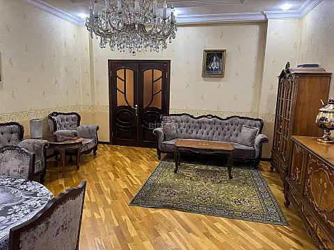 Satılır 3 otaqlı mənzil 125 m²