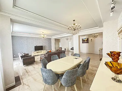 Kirayə verilir 4 otaqlı mənzil 210 m²