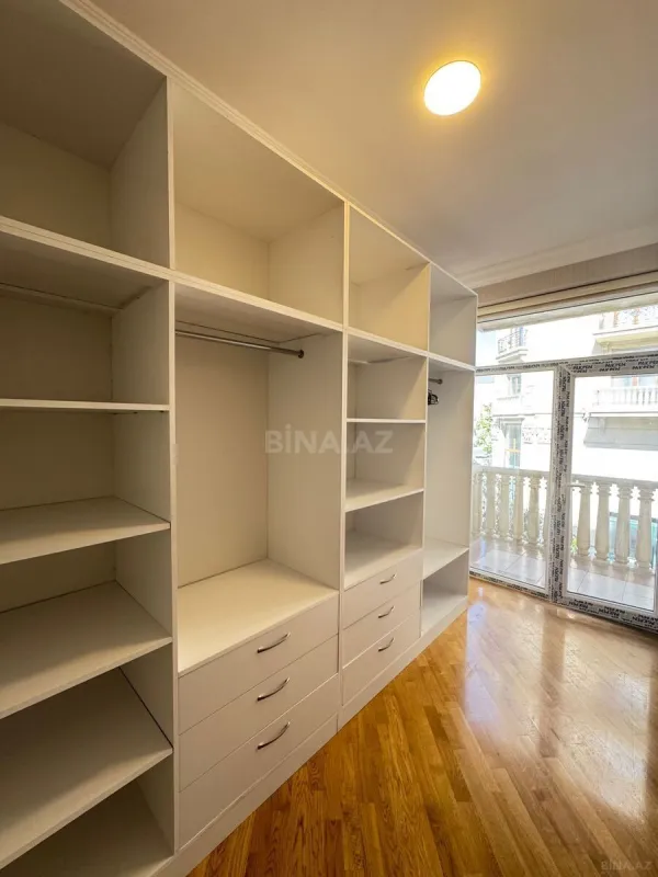 Kirayə verilir 4 otaqlı mənzil 210 m²