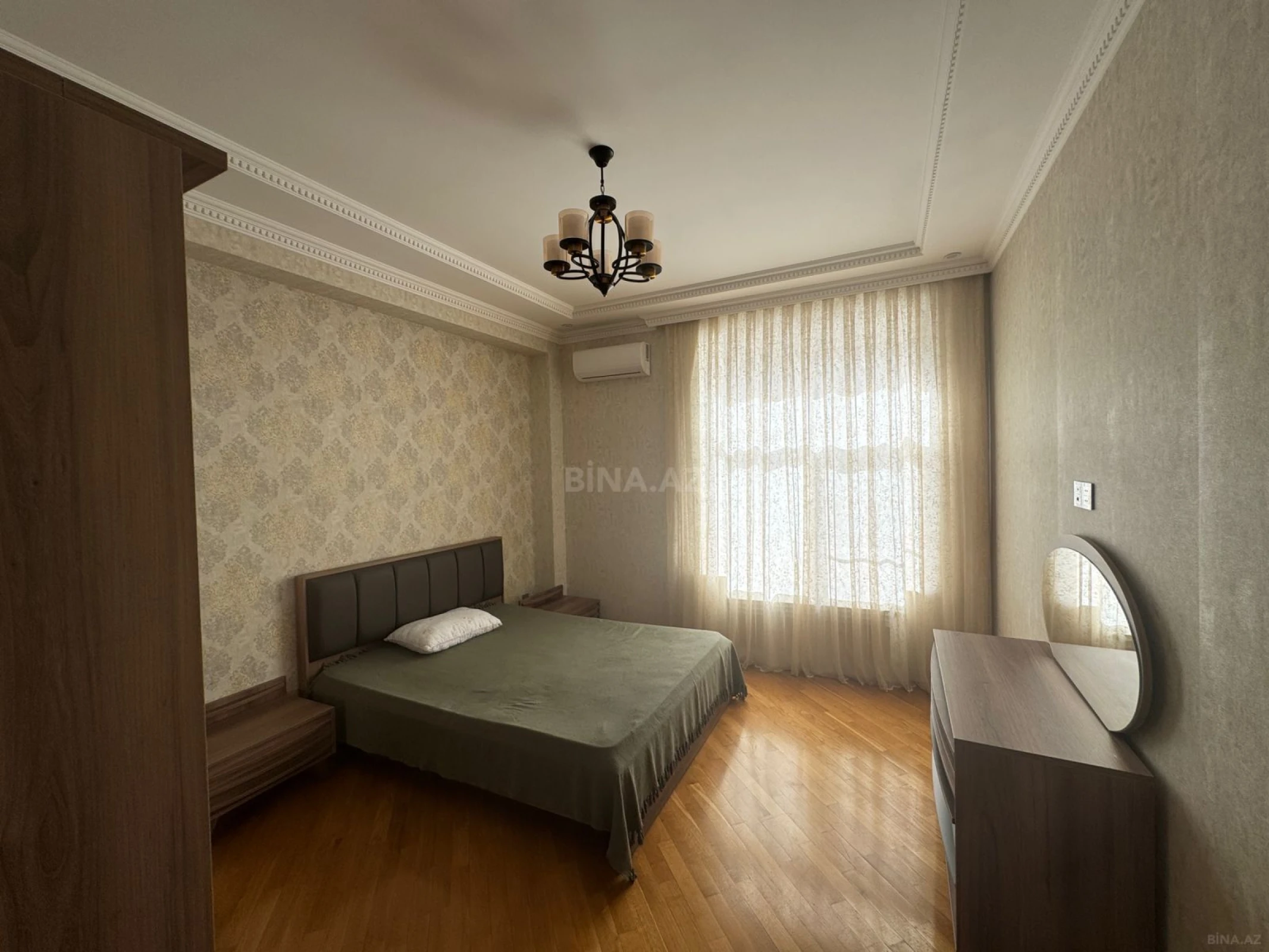 Kirayə verilir 4 otaqlı mənzil 210 m²