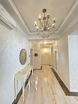 Kirayə verilir 4 otaqlı mənzil 210 m²