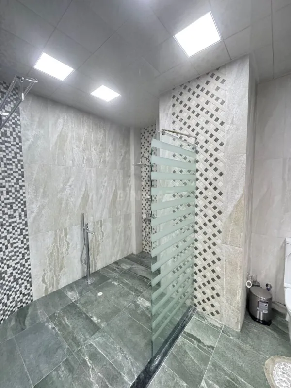 Kirayə verilir 4 otaqlı mənzil 210 m²