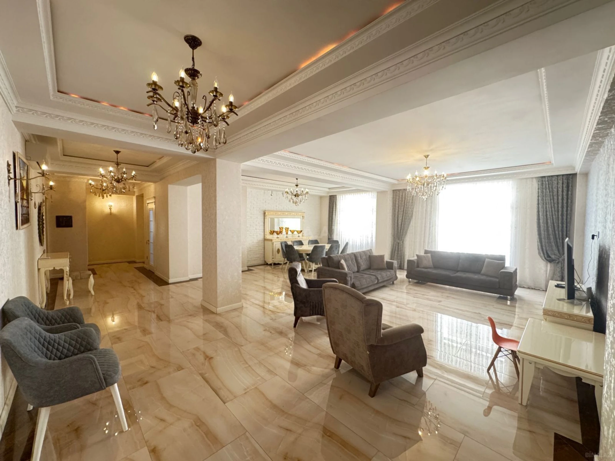 Kirayə verilir 4 otaqlı mənzil 210 m²