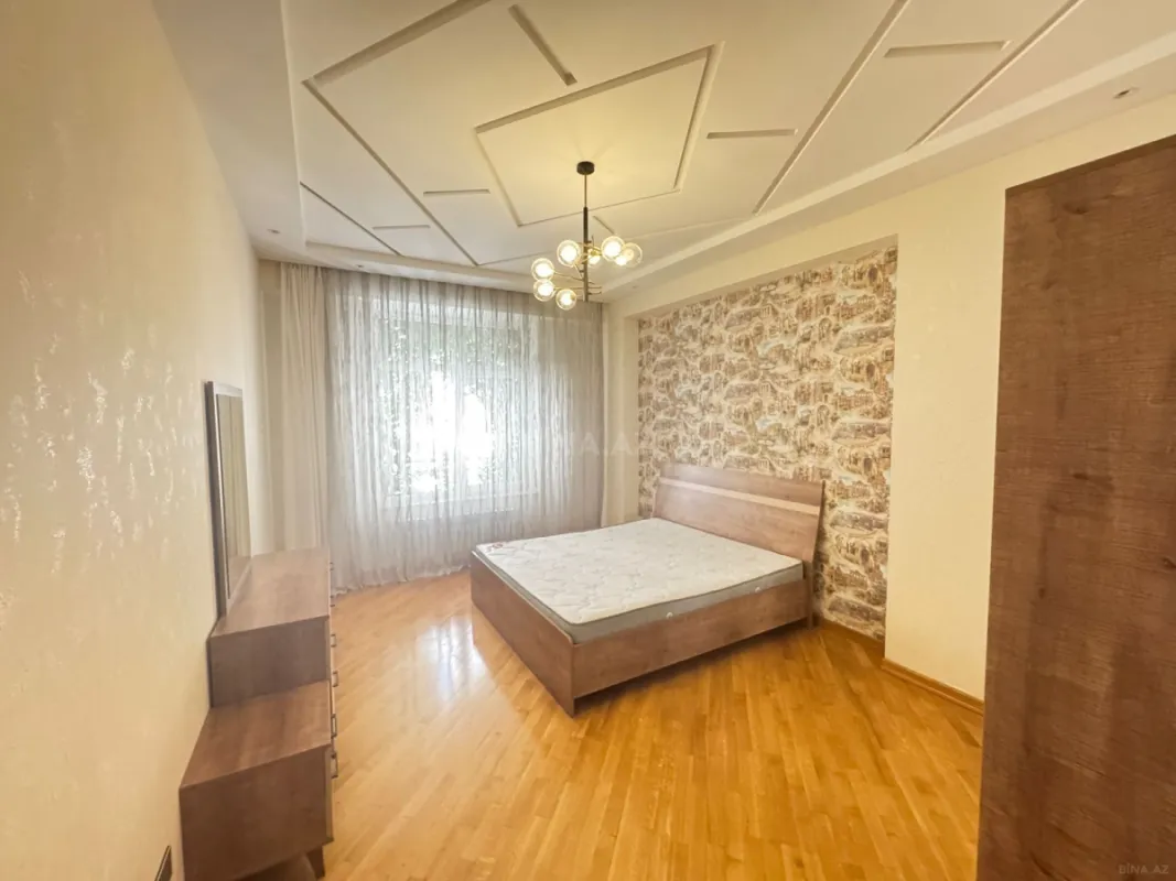 Kirayə verilir 4 otaqlı mənzil 210 m²