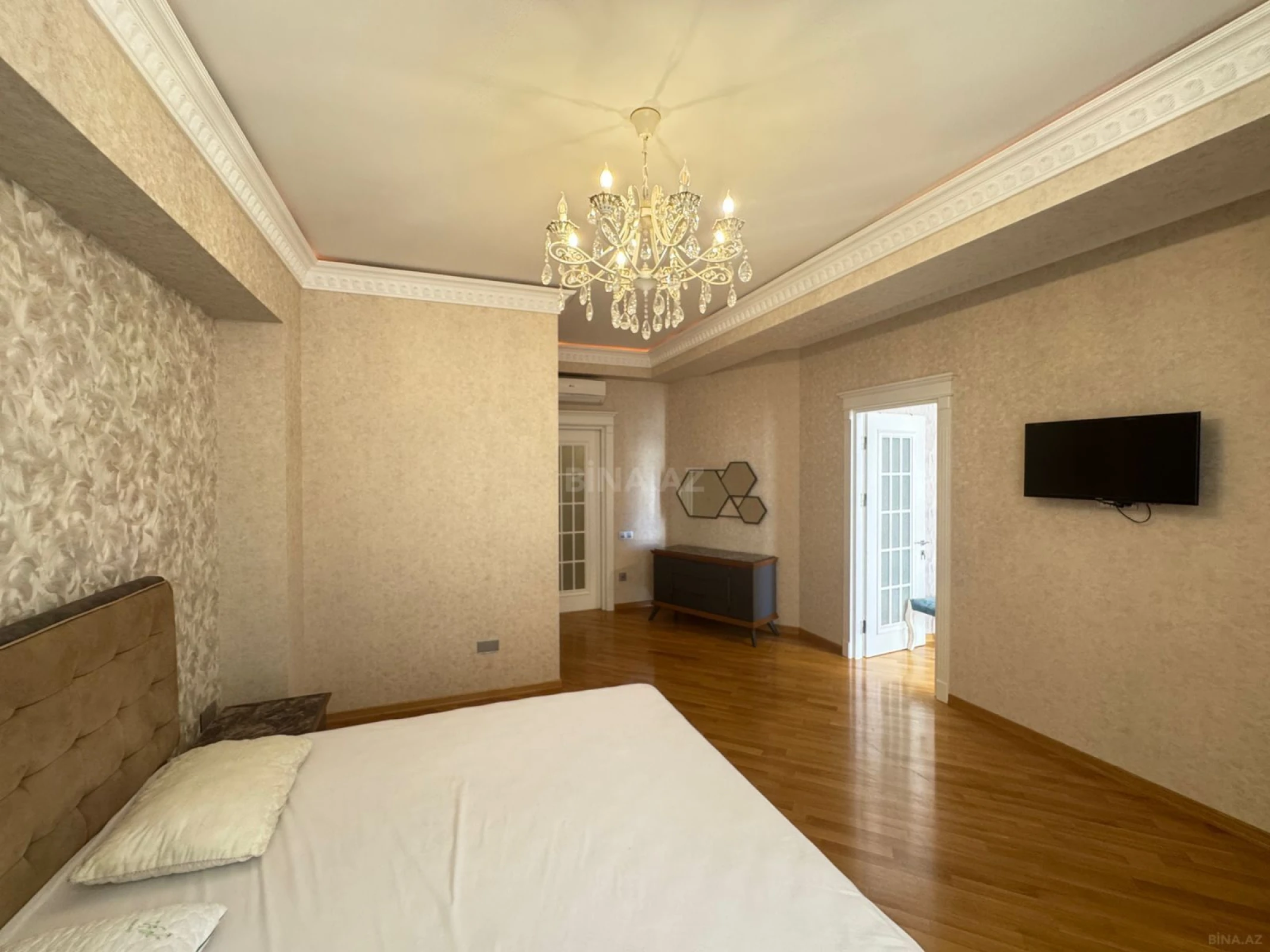 Kirayə verilir 4 otaqlı mənzil 210 m²