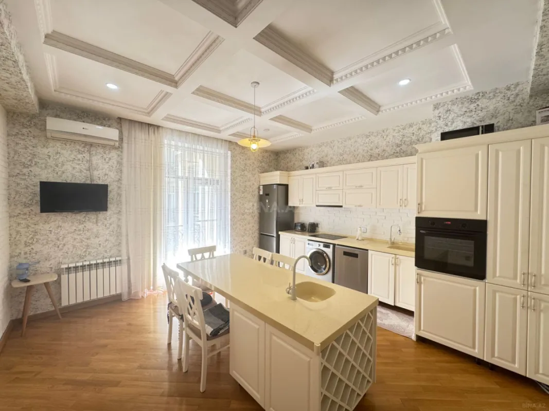 Kirayə verilir 4 otaqlı mənzil 210 m²