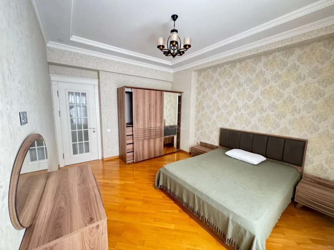 Kirayə verilir 4 otaqlı mənzil 210 m²