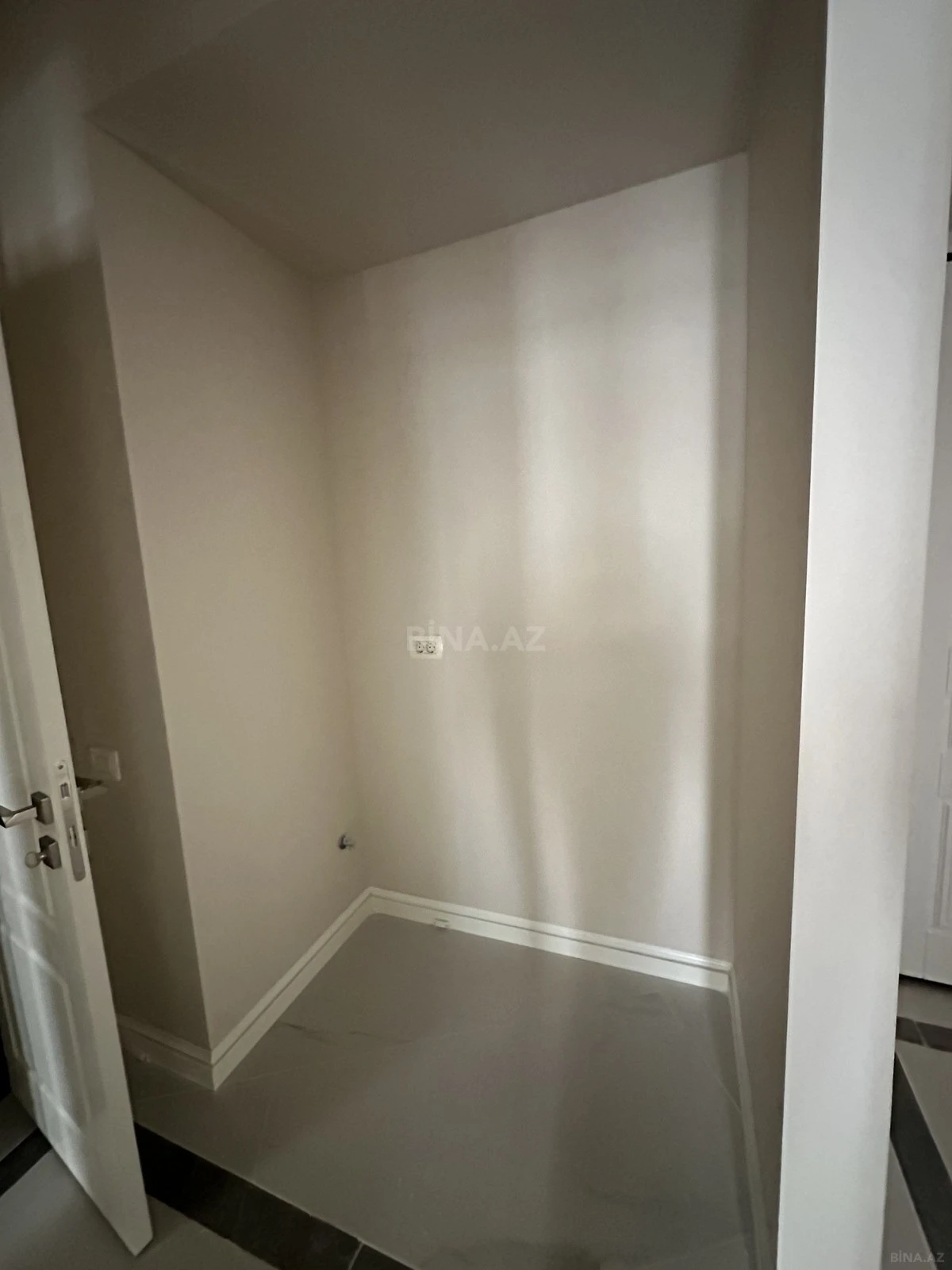 Satılır 2 otaqlı mənzil 67.7 m²