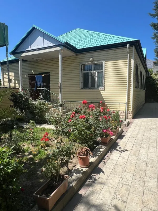 Satılır 4 otaqlı həyət evi 145 m²