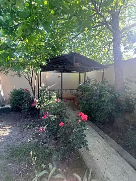 Satılır 4 otaqlı həyət evi 145 m²