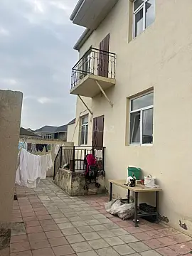 Satılır 4 otaqlı həyət evi 150 m²