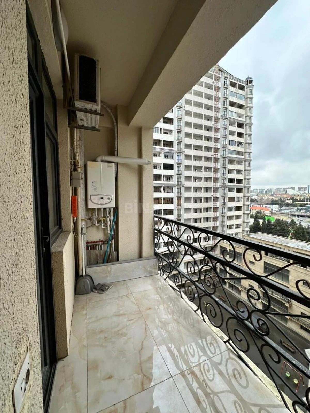 Satılır 3 otaqlı mənzil 92 m²