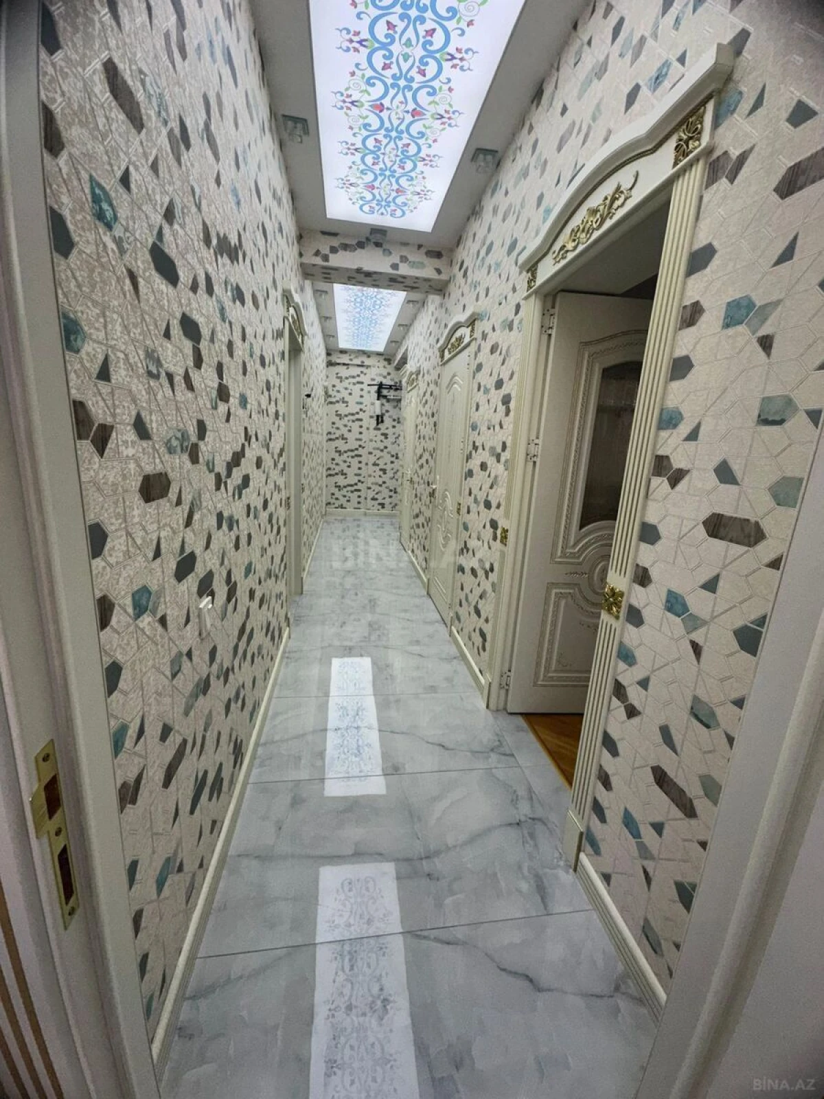 Satılır 3 otaqlı mənzil 126 m²