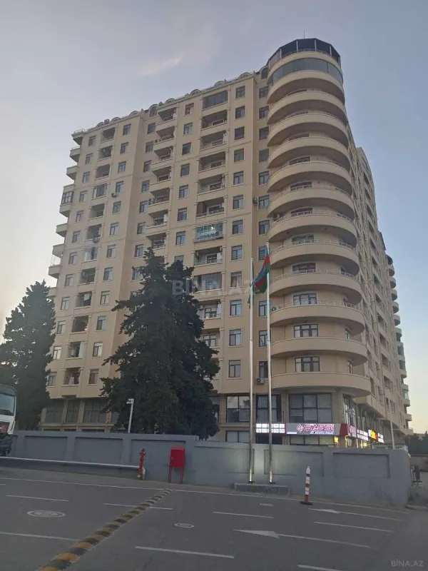 Satılır 3 otaqlı mənzil 143 m²