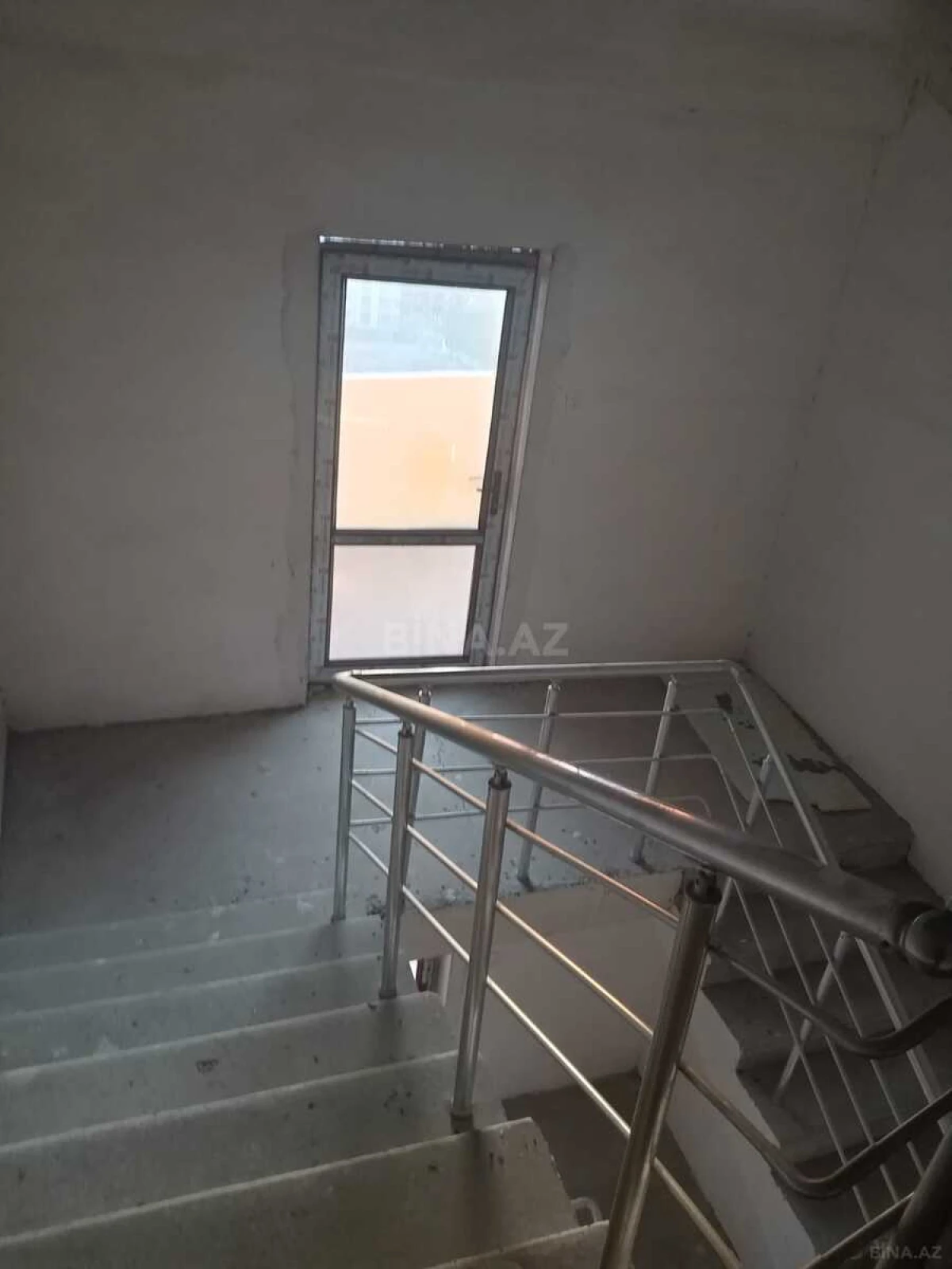 Satılır 3 otaqlı mənzil 143 m²