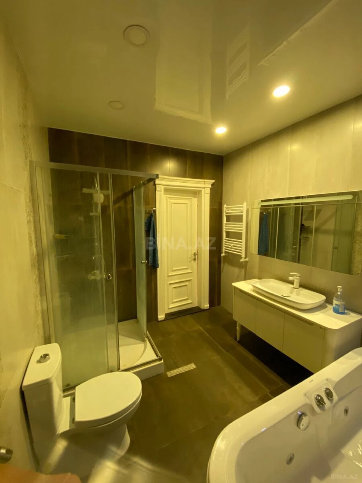 Satılır 4 otaqlı mənzil 124 m²