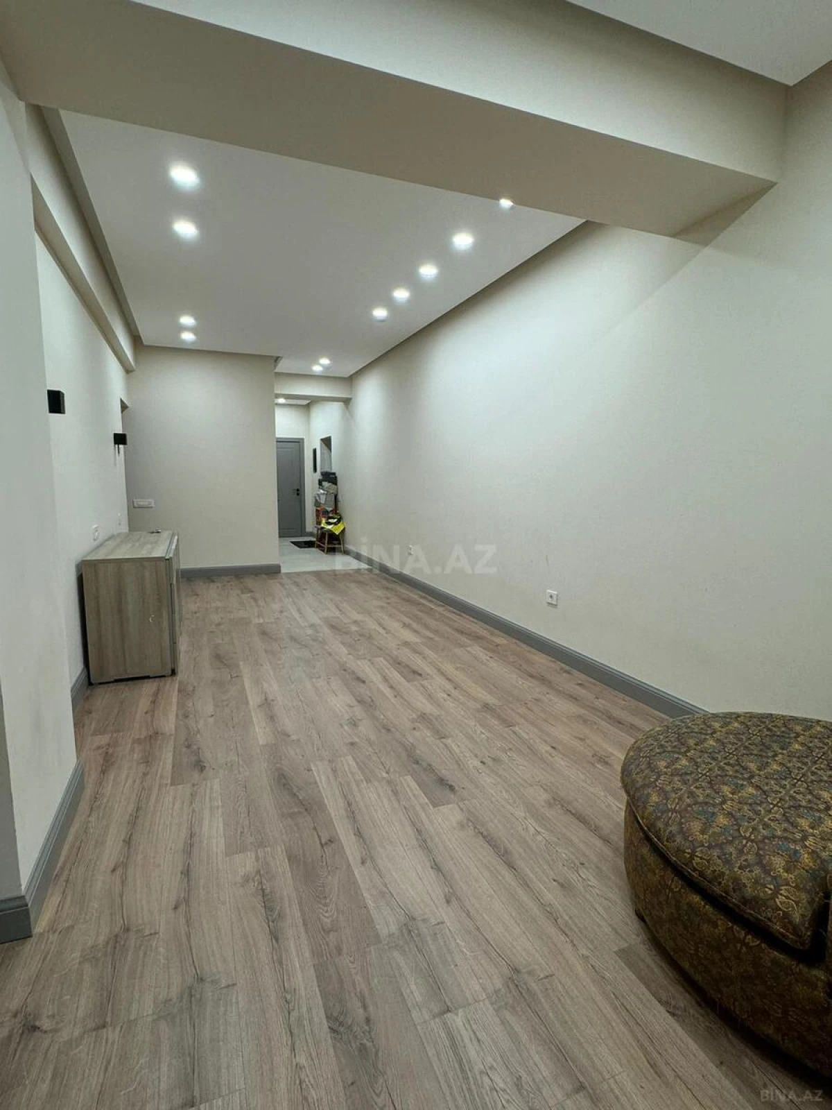 Satılır 4 otaqlı mənzil 181 m²