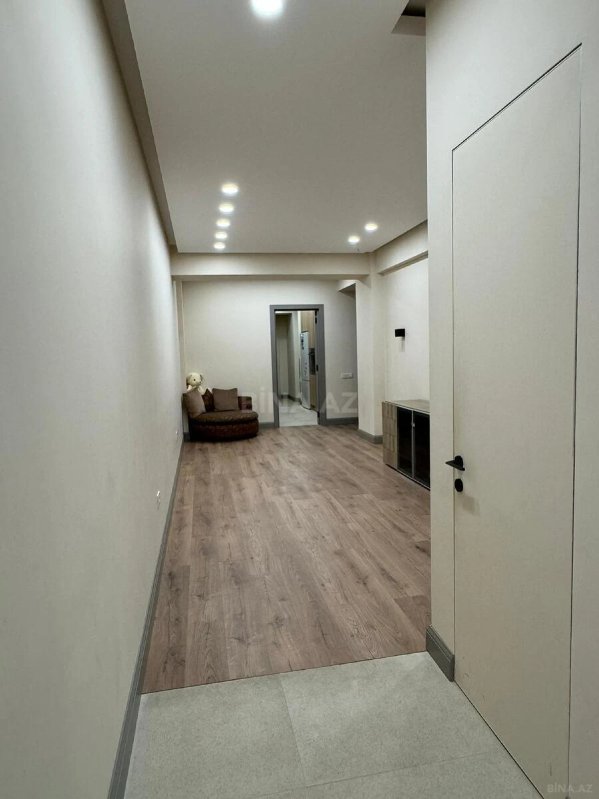 Satılır 4 otaqlı mənzil 181 m²