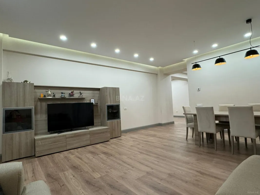 Satılır 4 otaqlı mənzil 181 m²