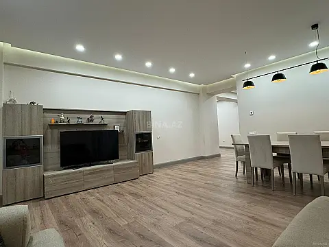 Satılır 4 otaqlı mənzil 181 m²