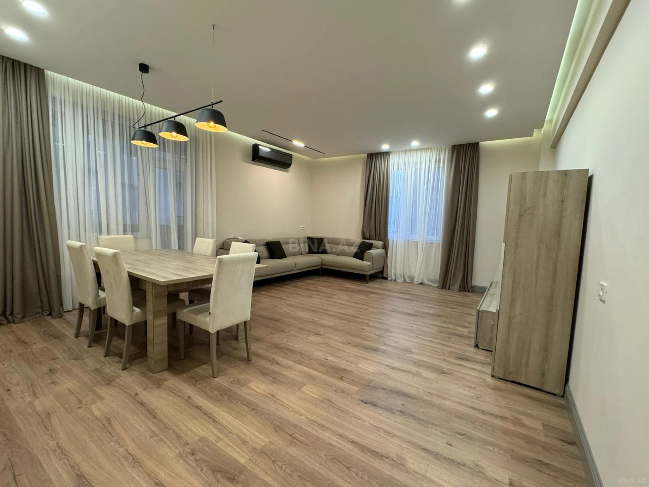 Satılır 4 otaqlı mənzil 181 m²