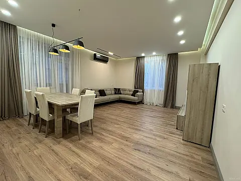 Satılır 4 otaqlı mənzil 181 m²