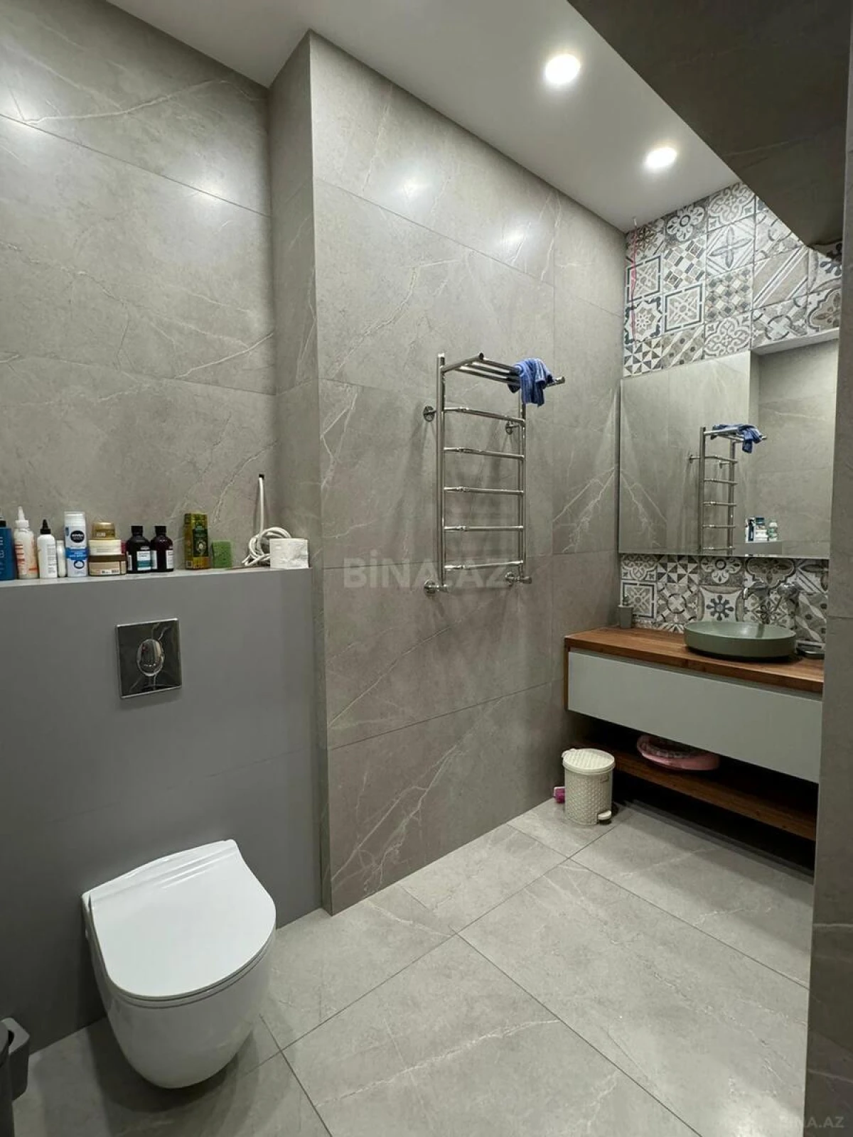Satılır 4 otaqlı mənzil 181 m²