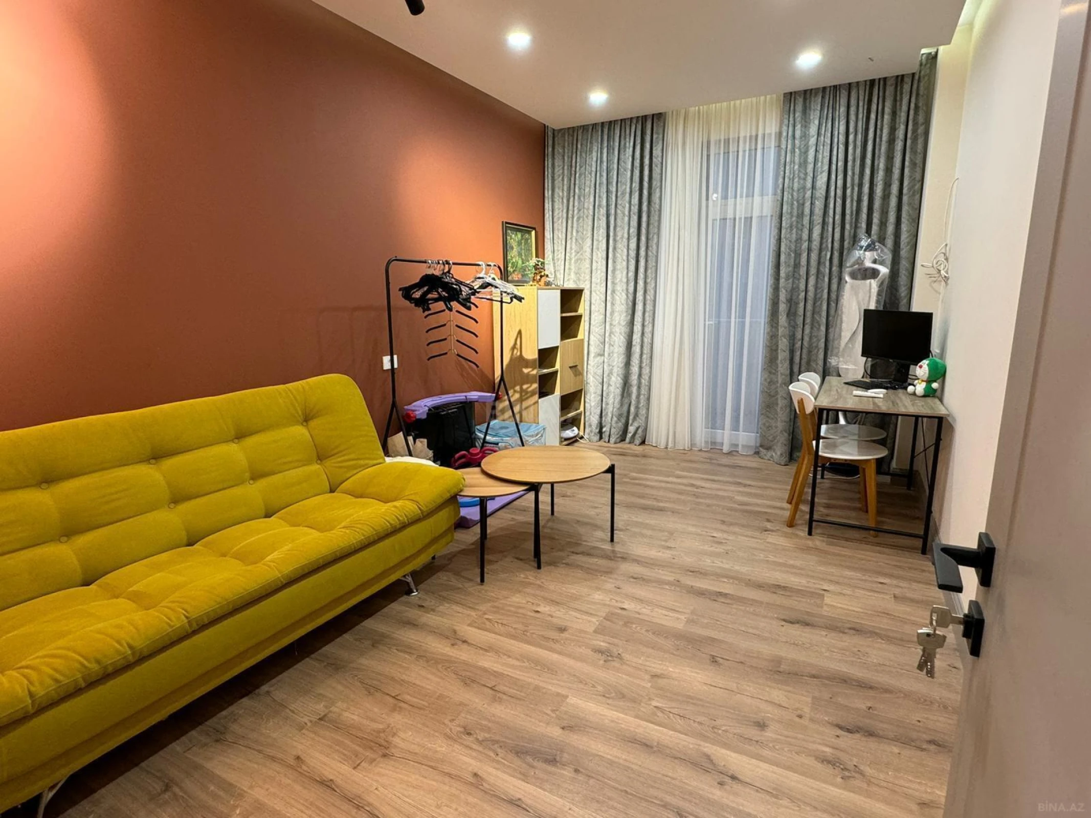 Satılır 4 otaqlı mənzil 181 m²