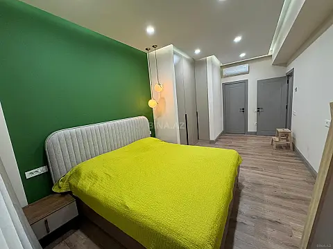 Satılır 4 otaqlı mənzil 181 m²