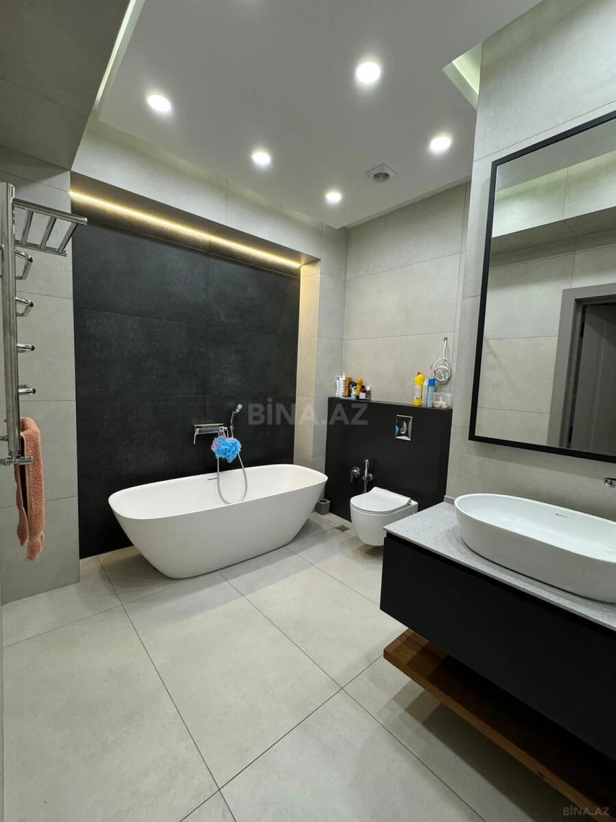 Satılır 4 otaqlı mənzil 181 m²