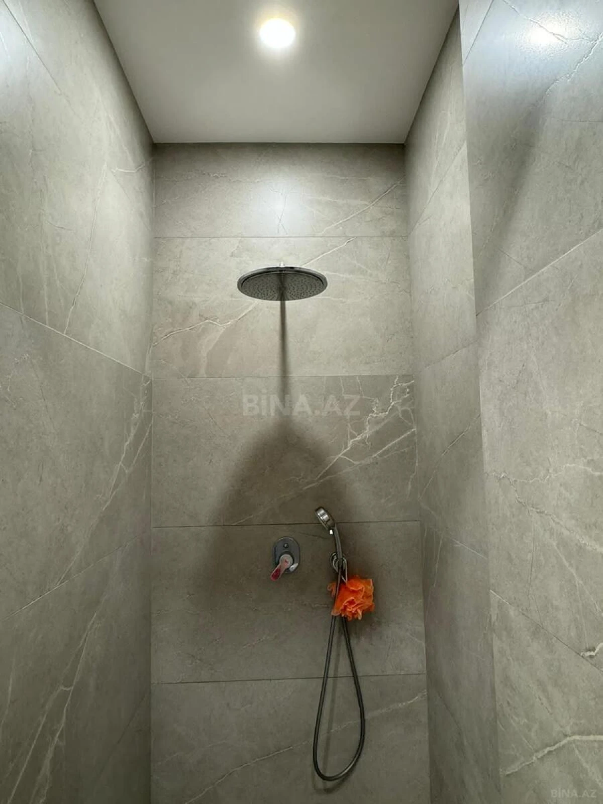 Satılır 4 otaqlı mənzil 181 m²