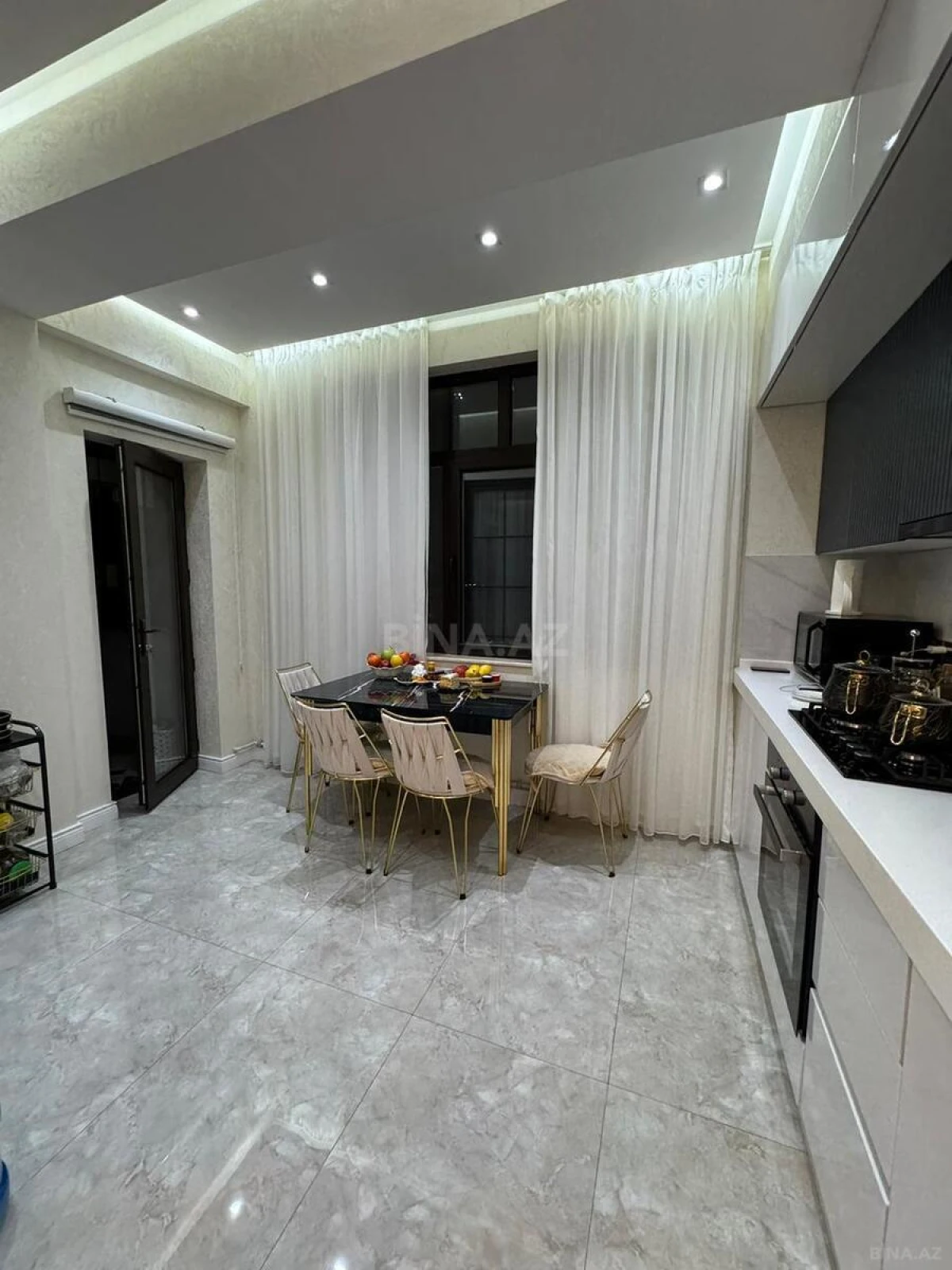 Satılır 3 otaqlı mənzil 98 m²
